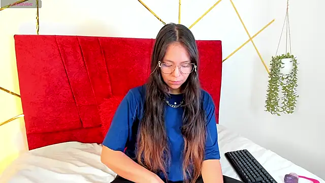 Julieta Lein  online show from 9, 1, 2026