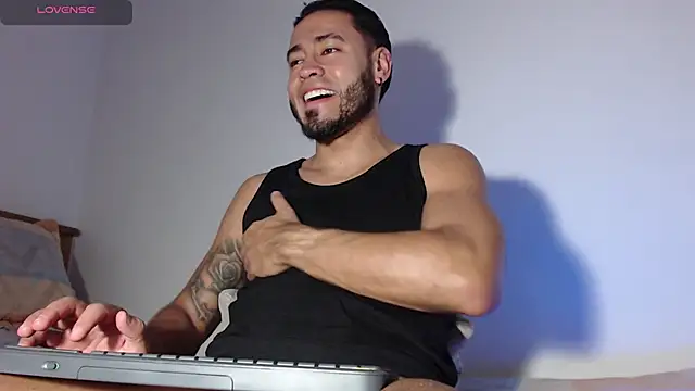 MikeSantoss1 online show from 29, 11, 2025