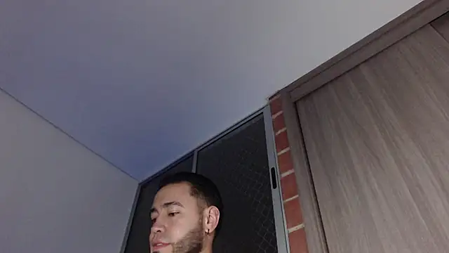 MikeSantoss1 online show from 18, 12, 2025
