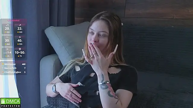 Snapshot of EmilieLong chatting on 11, 4, 2026 EmilieLong online show from 11, 4, 2026