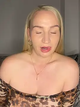 BootyQueenApril online show from 22, 4, 2026