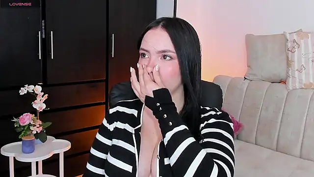 Lauren nicole online show from 31, 3, 2026