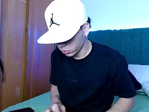 Snapshot of Lincon_Ale chatting on 4, 12, 2025 Lincon Ale online show from 4, 12, 2025