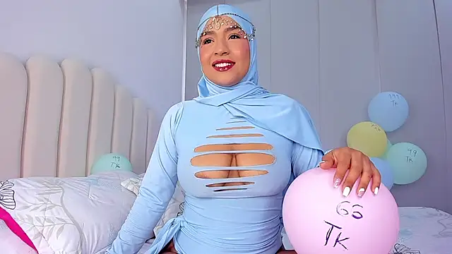 Amira-Zahra online show from 18, 4, 2026