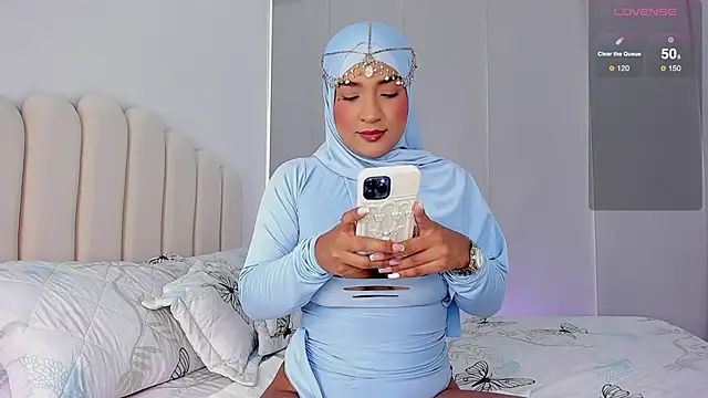 Snapshot of Amira-Zahra chatting on 2, 12, 2025 Amira-Zahra online show from 2, 12, 2025