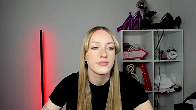 EvelynBlond online show from 4, 5, 2026