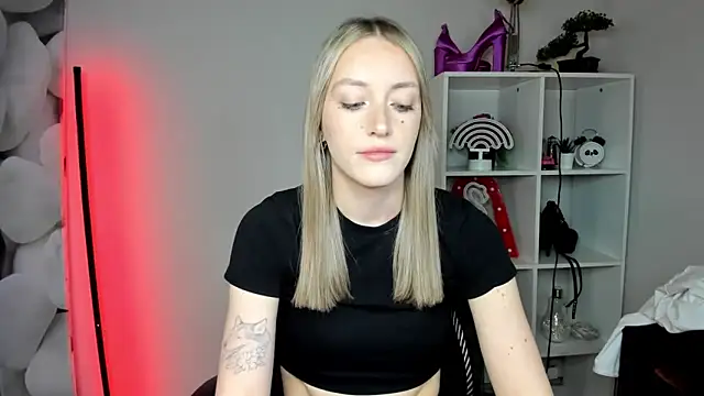 EvelynBlond online show from 18, 2, 2026