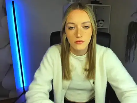 EvelynBlond online show from 26, 11, 2025