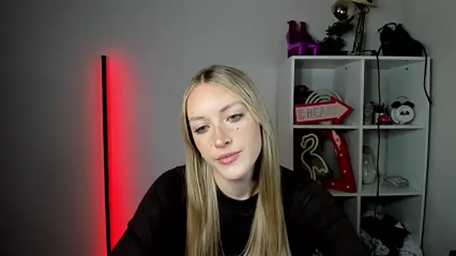 Snapshot of EvelynBlond chatting on 12, 6, 2026 EvelynBlond online show from 12, 6, 2026