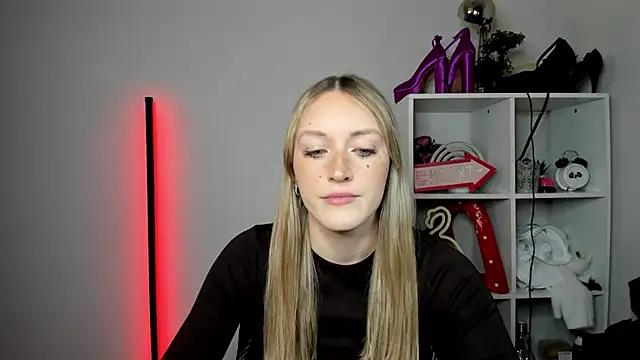 EvelynBlond online show from 27, 4, 2026