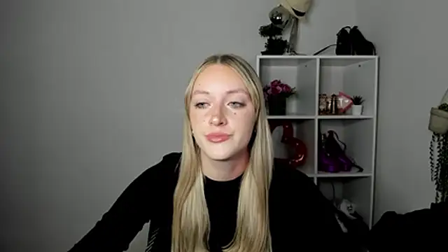 Snapshot of EvelynBlond chatting on 16, 7, 2026 EvelynBlond online show from 16, 7, 2026