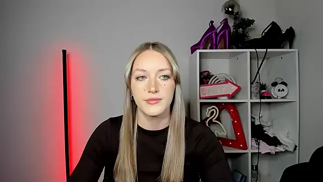 EvelynBlond online show from 7, 5, 2026