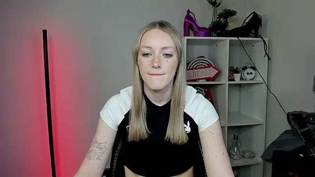 EvelynBlond online show from 25, 3, 2026