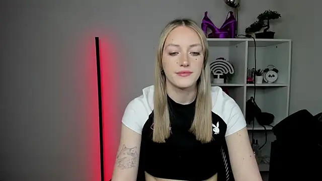 EvelynBlond online show from 9, 3, 2026