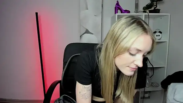 EvelynBlond online show from 2, 3, 2026