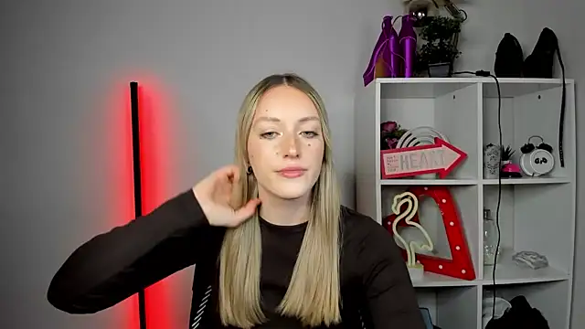 EvelynBlond online show from 19, 5, 2026