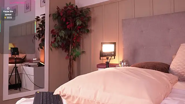 melaniebrett online show from 10, 3, 2026