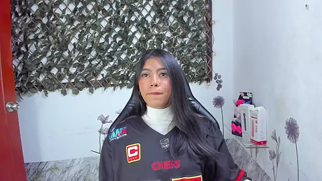 NaommiCampbell online show from 21, 11, 2025