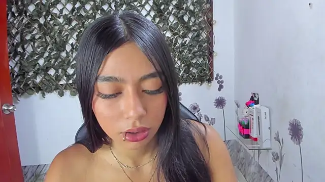 NaommiCampbell online show from 22, 11, 2025