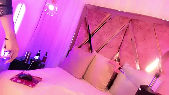 atenea taylor  online show from 8, 1, 2026