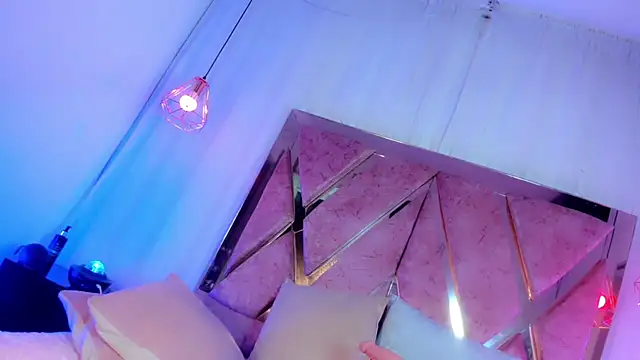 atenea taylor  online show from 3, 12, 2025