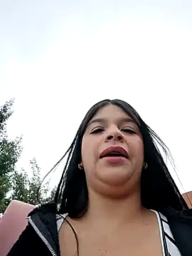 Layla-daring online show from 9, 1, 2026