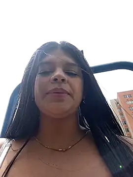 Layla-daring online show from 4, 6, 2026