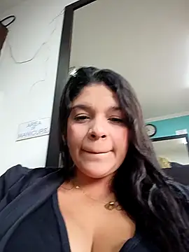 Layla-daring online show from 6, 3, 2026