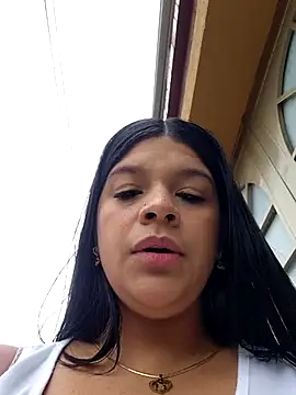 Layla-daring online show from 7, 4, 2026