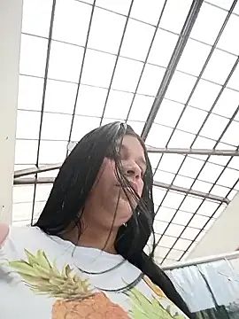 Layla-daring online show from 3, 3, 2026