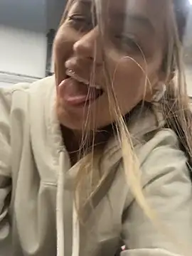 Little  Danni1 online show from 17, 5, 2026