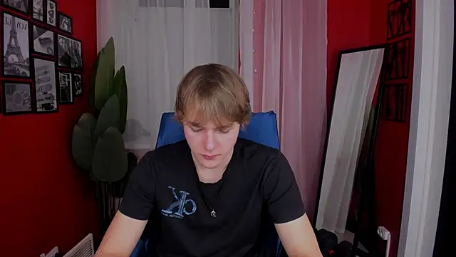 Snapshot of DonaldWoon chatting on 28, 11, 2025 DonaldWoon online show from 28, 11, 2025