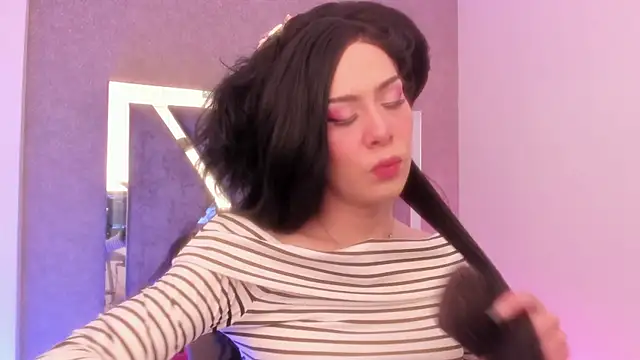 frany wolf  online show from 25, 11, 2025