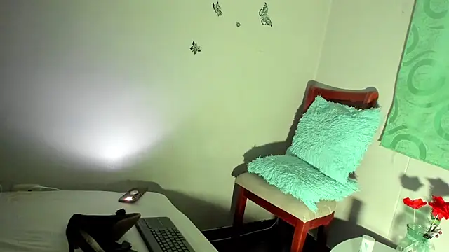 tiffanystorms- online show from 5, 12, 2025