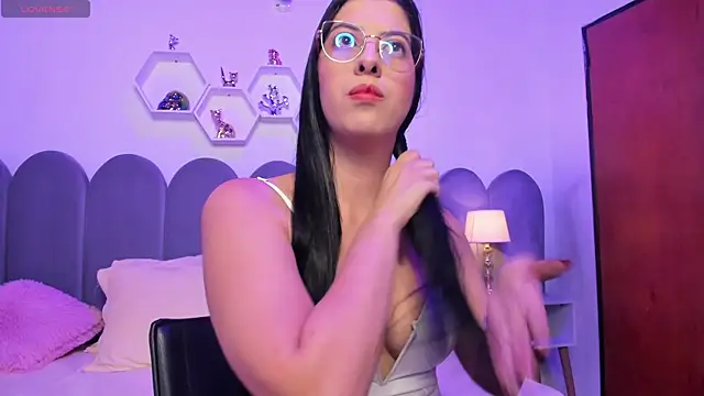 lunagomez24 online show from 13, 1, 2026