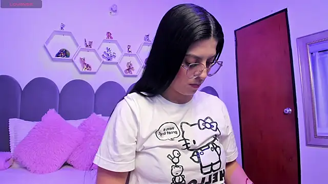 lunagomez24 online show from 15, 1, 2026