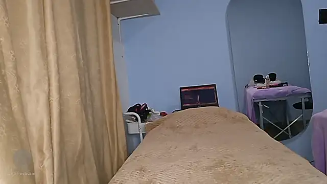 nelielg6 online show from 3, 12, 2025