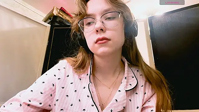 LouettaTornese online show from 24, 11, 2025