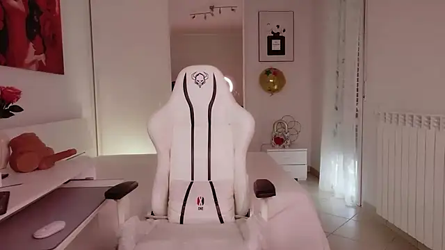 FlirtyFox  online show from 23, 5, 2026