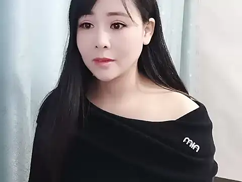 Snapshot of camilla-- chatting on 21, 11, 2025 camilla-- online show from 21, 11, 2025