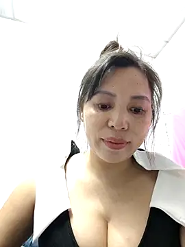 Snapshot of akura-03 chatting on 27, 11, 2025 akura-03 online show from 27, 11, 2025