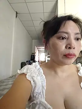 Snapshot of akura-03 chatting on 24, 11, 2025 akura-03 online show from 24, 11, 2025