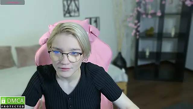 Megan Lora online show from 1, 12, 2025