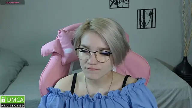 Megan Lora online show from 11, 1, 2026