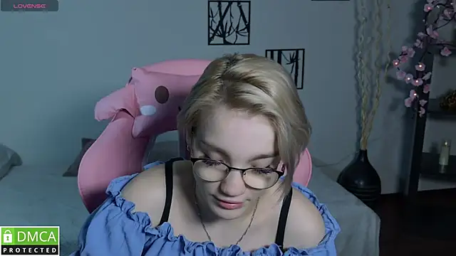 Megan Lora online show from 16, 1, 2026