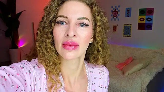 Anna  Herrera online show from 18, 2, 2026