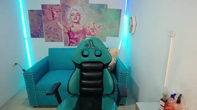 emmily m1  online show from 30, 11, 2025