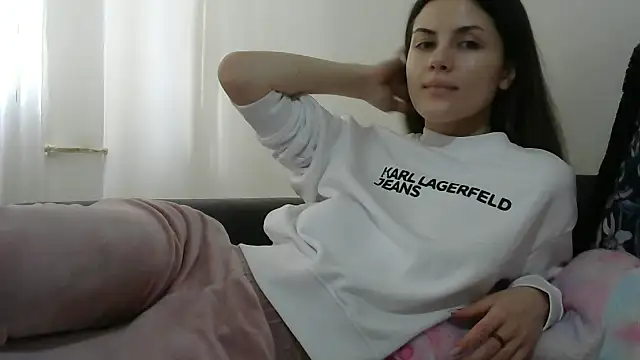 Snapshot of Erii18 chatting on 13, 2, 2026 Erii18 online show from 13, 2, 2026