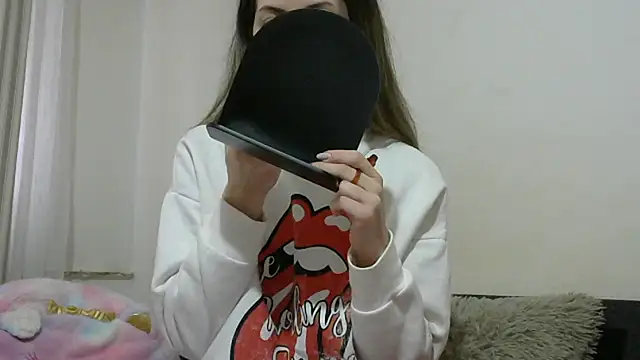 Snapshot of Erii18 chatting on 9, 2, 2026 Erii18 online show from 9, 2, 2026