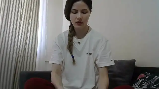 Snapshot of Erii18 chatting on 27, 2, 2026 Erii18 online show from 27, 2, 2026